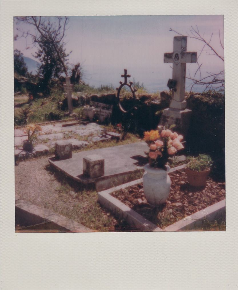 Gräber auf dem Friedhof  © Valerie Fritsch