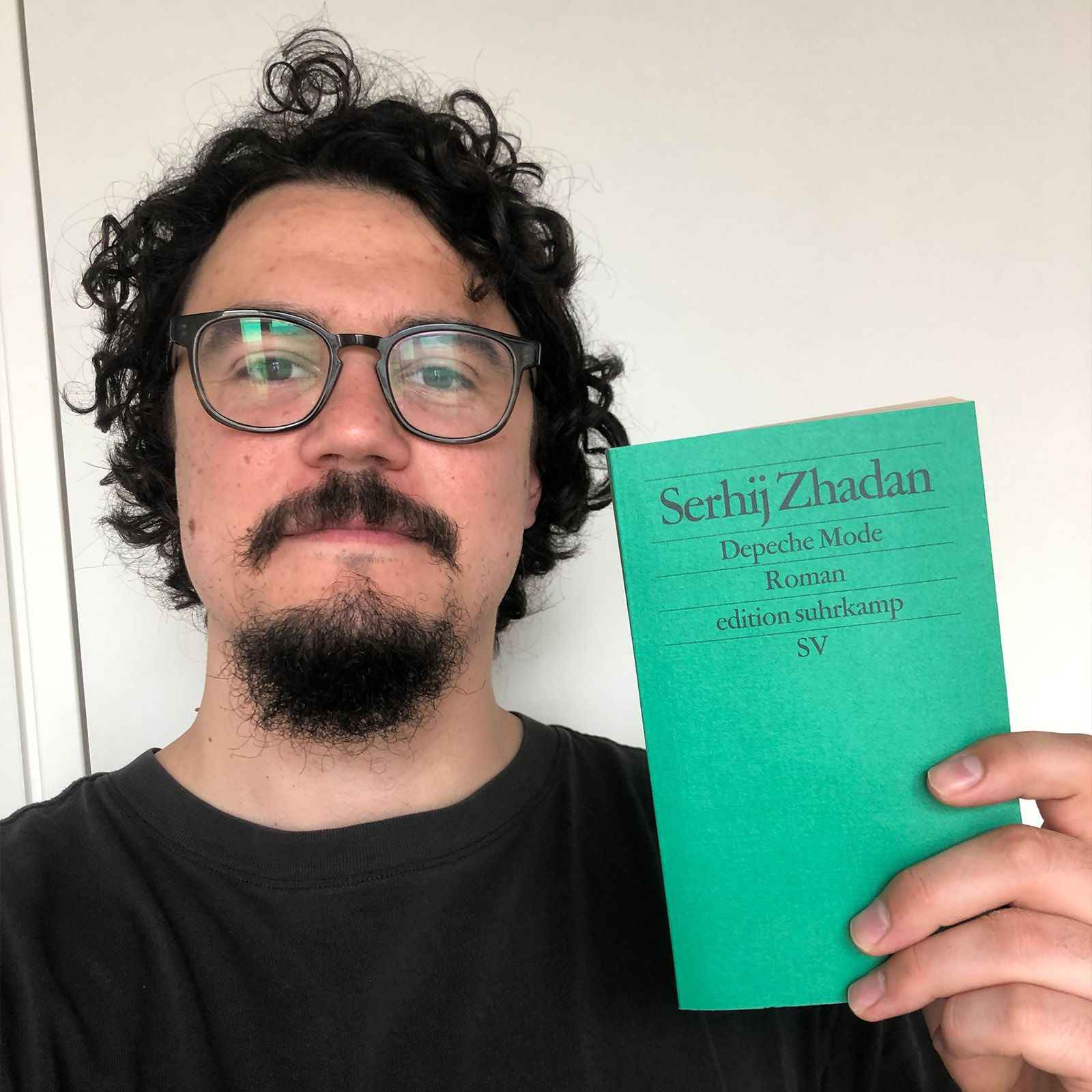 Noah Schmitz (Lektorat Internationale Literatur) empfiehlt Serhij Zhadan, Depeche Mode