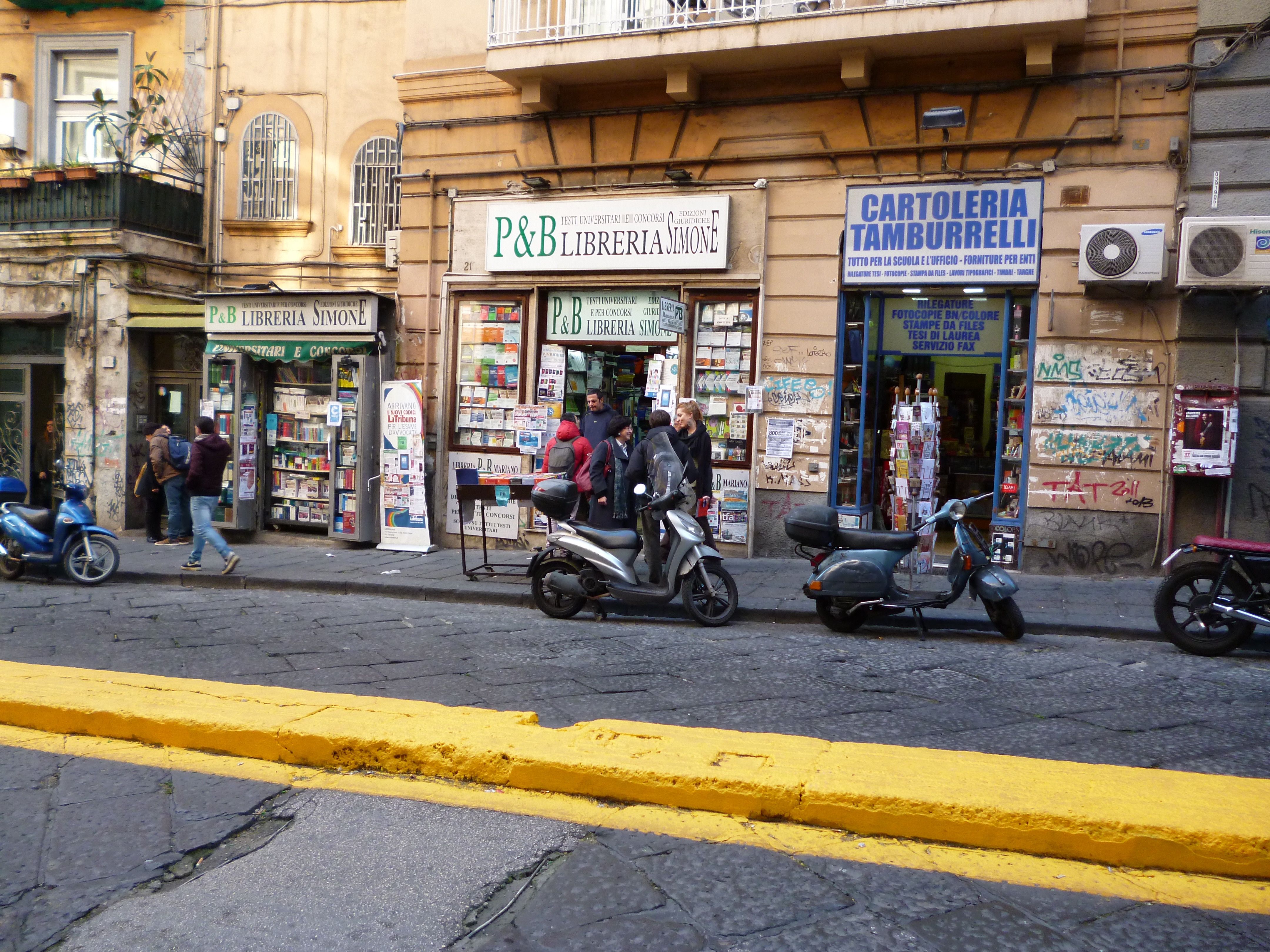 Buchladen auf der Via Mezzocannone