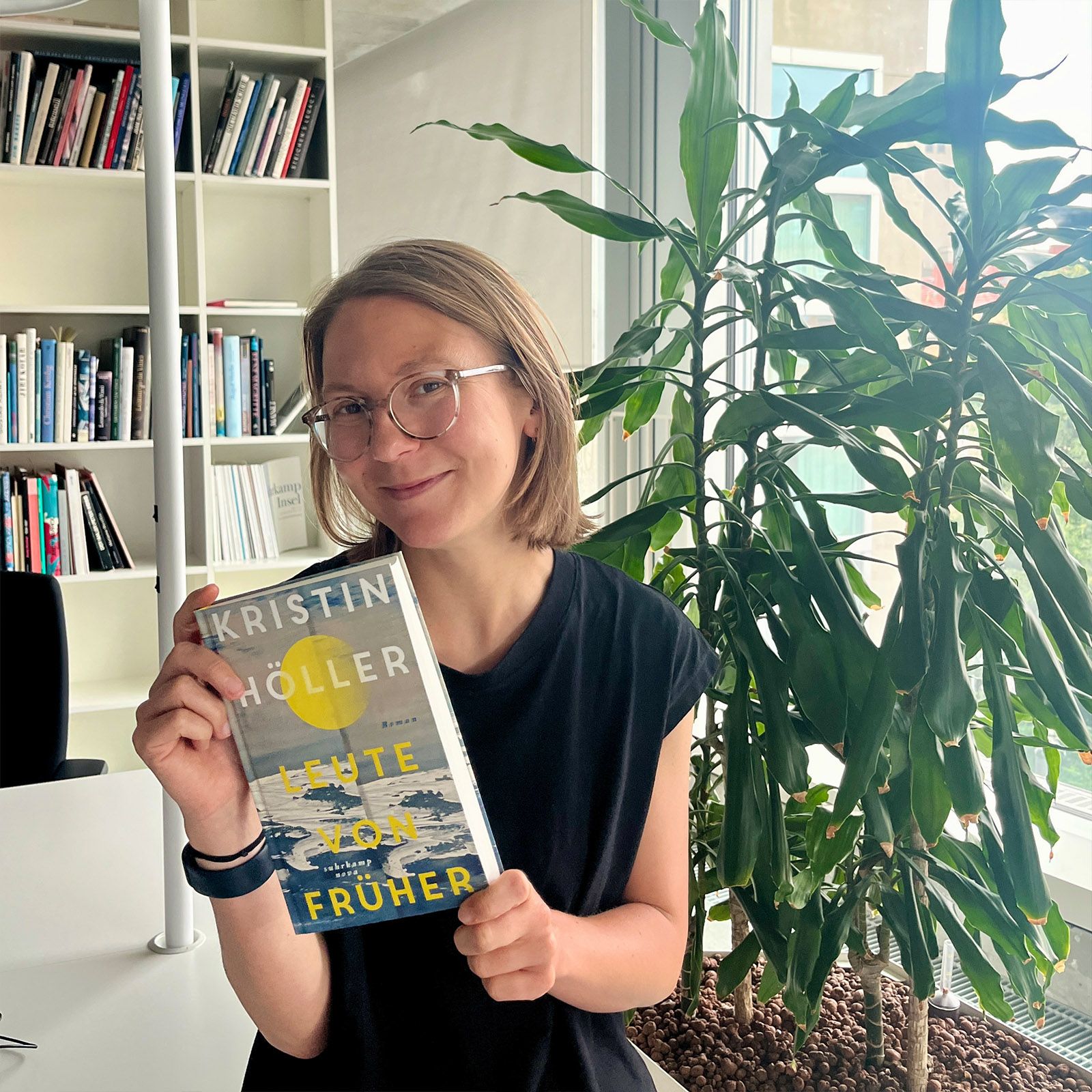 Tabitha van Hauten (Online- und Lesermarketing) empfiehlt Kristin Höller, Leute von Früher