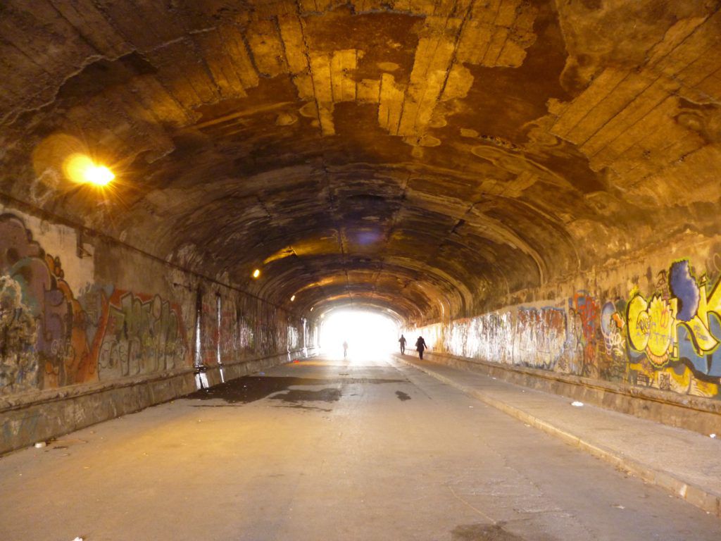 Foto in einem Tunnel in Neapel